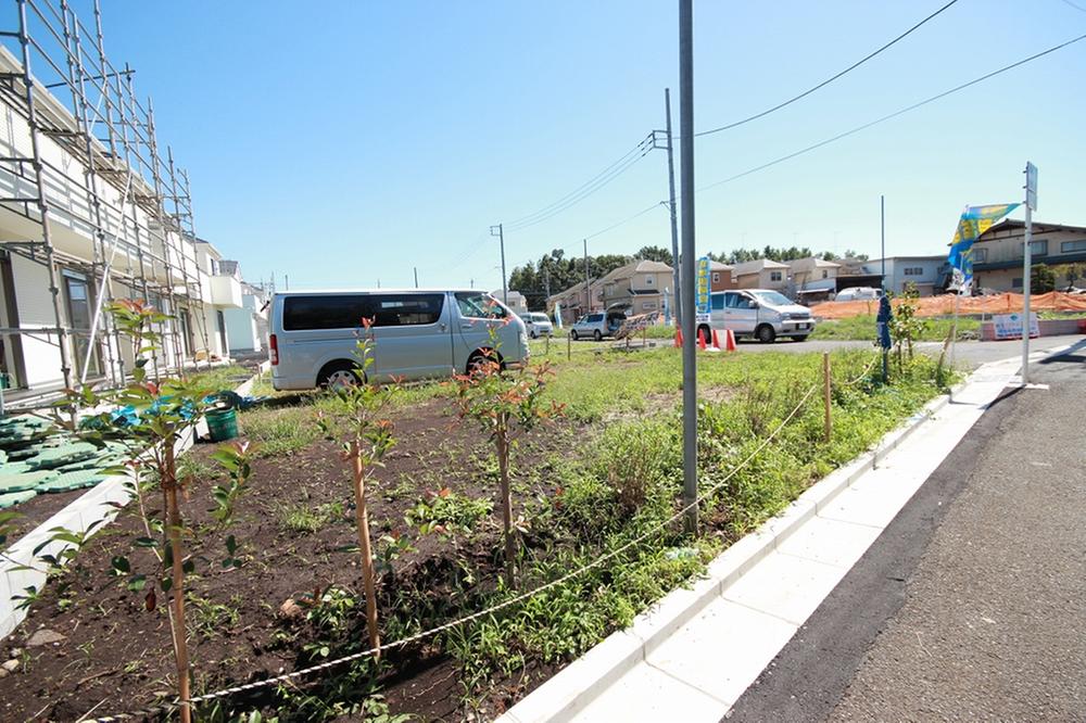 Local photos, including front road. Local (10 May 2013) Shooting