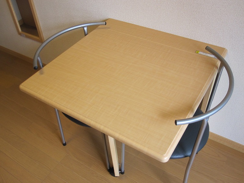 Other Equipment. Folding table ・ It comes with a chair.