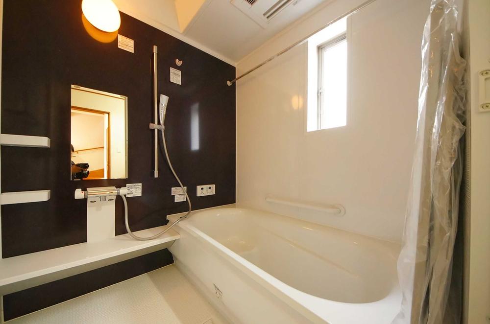 Bathroom. Indoor (12 May 2013) Shooting, This is a system bus with a ventilation heating dryer.