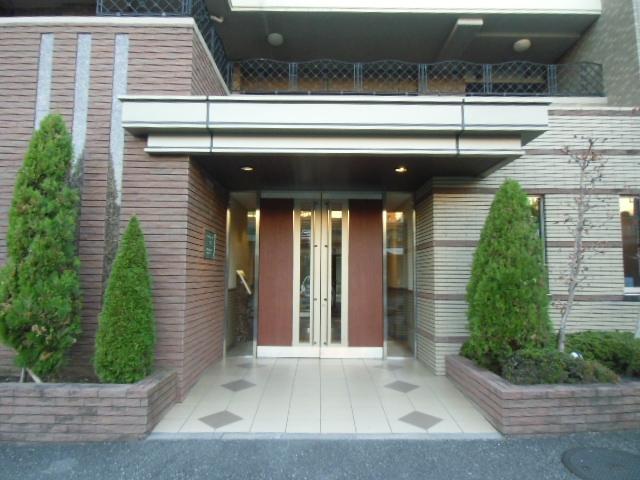 Entrance. Common areas