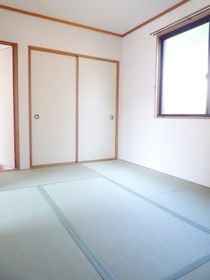 Living and room. It is a Japanese-style room with a closet