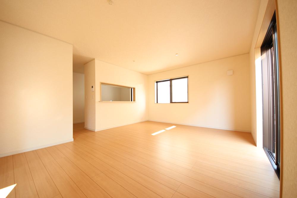 Same specifications photos (living)