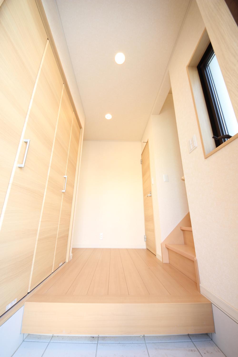 Same specifications photos (Other introspection). Entrance