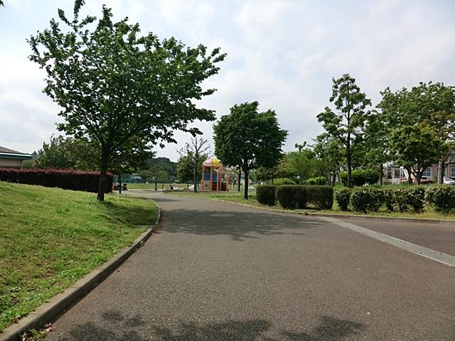 park. Large park that can 560m baseball and tennis until Seya Hongo park