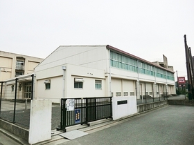 Junior high school. Shimoseya 300m until junior high school (junior high school)