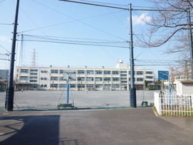 Primary school. 580m until the original elementary school (elementary school)