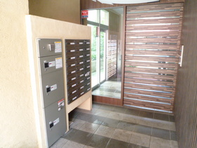Entrance. entrance / auto lock / Set post ・ Courier BOX