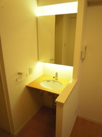 Washroom. Independent wash basin