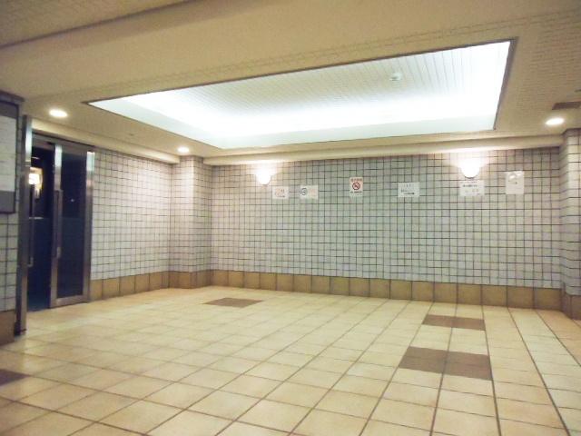 Entrance. Common areas