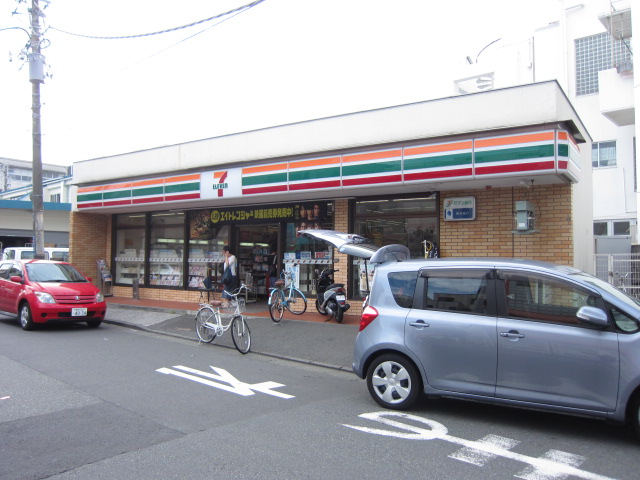 Convenience store. Seven-Eleven Yokohama Harajuku up (convenience store) 616m