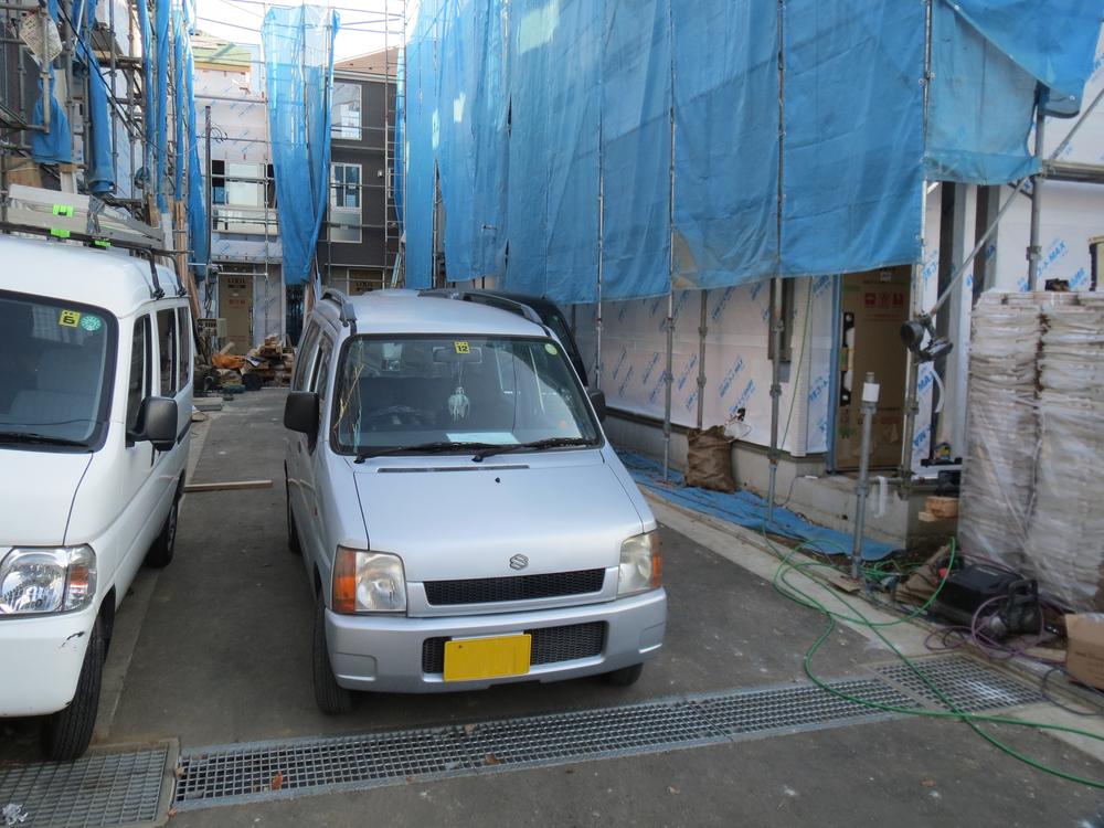 Local photos, including front road. Local: under construction  2013 / 12 shooting