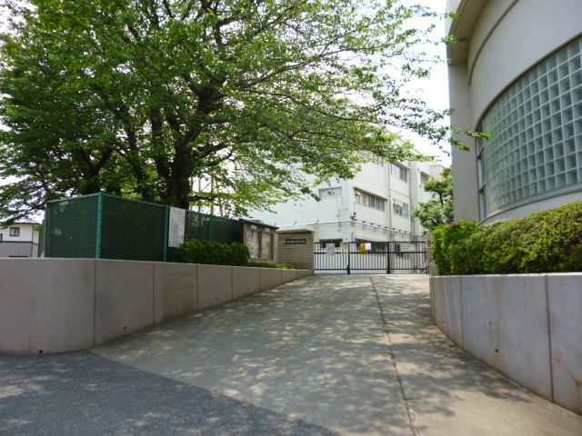 Primary school. Municipal Gumizawa up to elementary school (elementary school) 570m