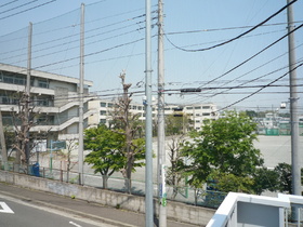 Junior high school. 1300m to Taisho junior high school (junior high school)