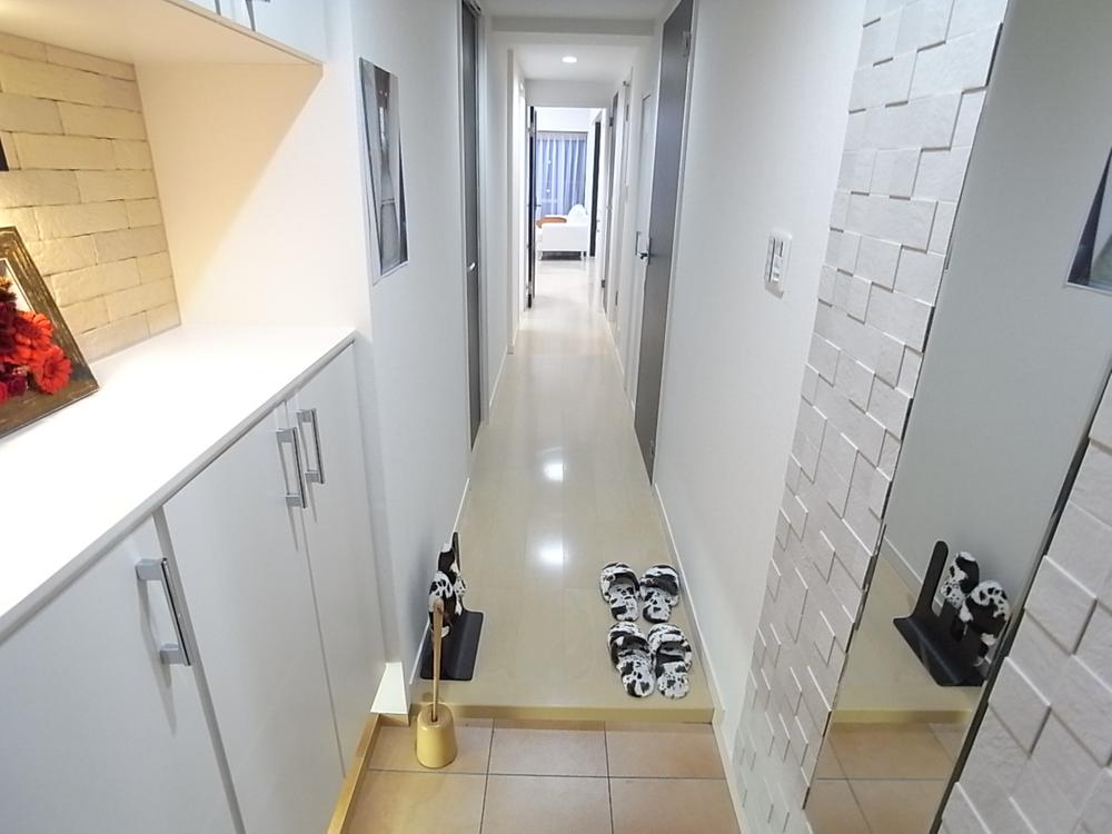 Entrance. Shareta entrance of design greets return home. Local (11 May 2013) Shooting