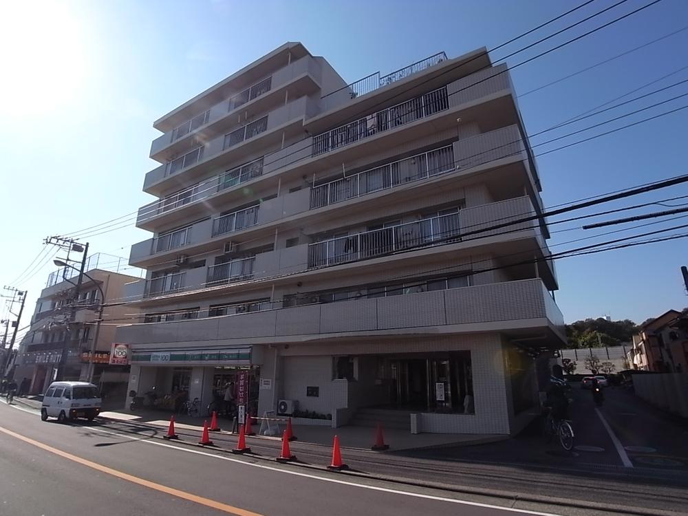 Local appearance photo. It is very convenient location if there is a convenience store on the first floor. Local (11 May 2013) Shooting
