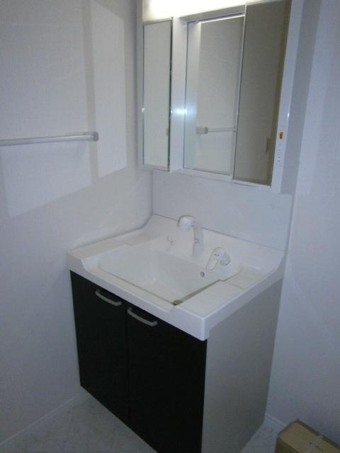 Wash basin, toilet. Enforcement example