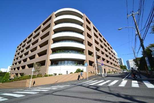 Local appearance photo. Building appearance. September 2002 Built. It is a building with a profound feeling.