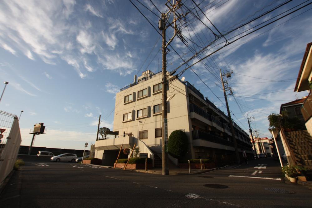 Local appearance photo. Full renovation properties of our original "Chronicle" specification. Use plenty natural materials, We will continue to create a new residence of the value and form fused design and functionality.