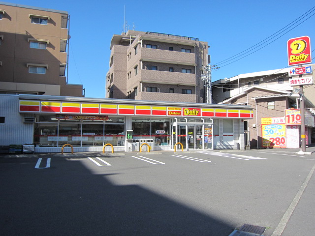 Convenience store. Daily Yamazaki Totsuka east exit shop until the (convenience store) 302m