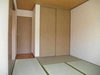 Living and room. Calm Japanese-style room 6 quires