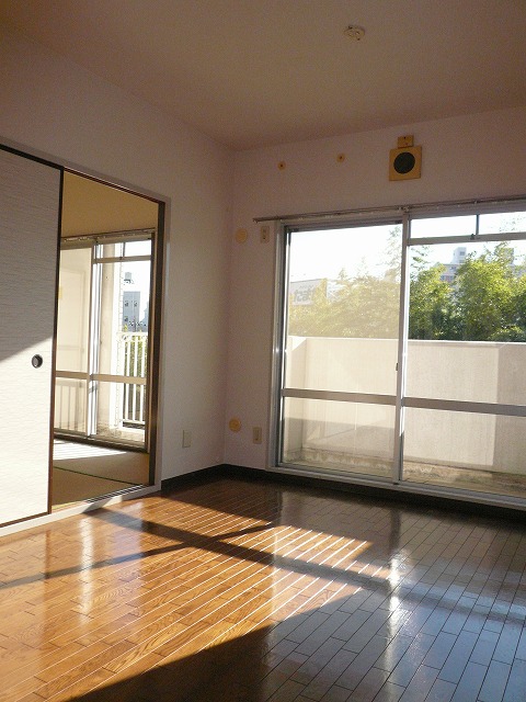 Living and room. Photo is the same type ・ It is another dwelling unit. 