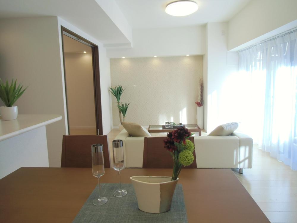 Living. Eco-carat in the wall of the living room front, Full renovation and is furnished sale.