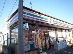 Convenience store. 450m to Seven-Eleven (convenience store)