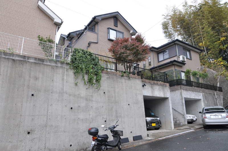 Local photos, including front road. In a quiet residential area, Day ・ It is good for both the environment! !