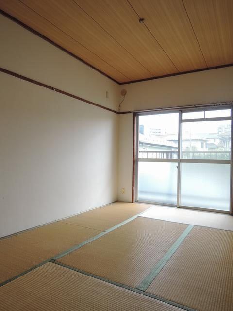 Living and room. 6 is a Pledge of Japanese-style room! 