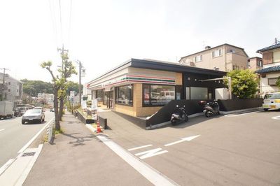Convenience store. Seven-Eleven Yokohama Totsuka Naze Machiten (convenience store) to 383m