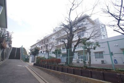 Primary school. 587m to Yokohama Municipal Naze elementary school (elementary school)