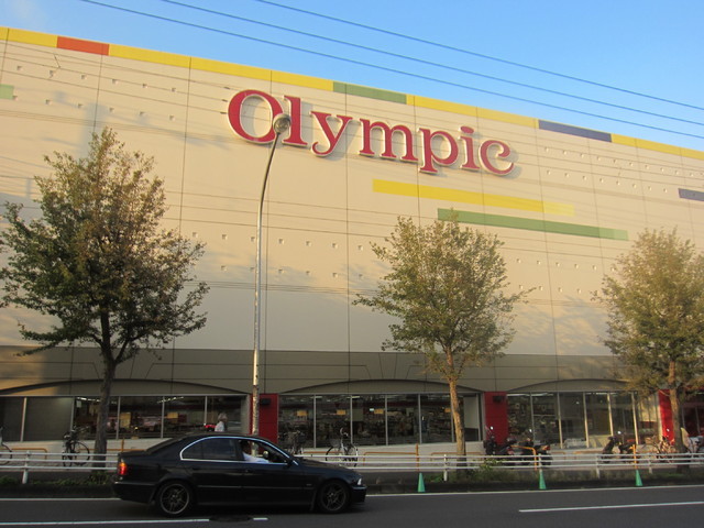Shopping centre. 1000m until the Olympic (shopping center)