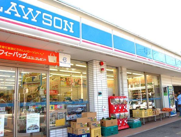 Convenience store. 890m to Lawson