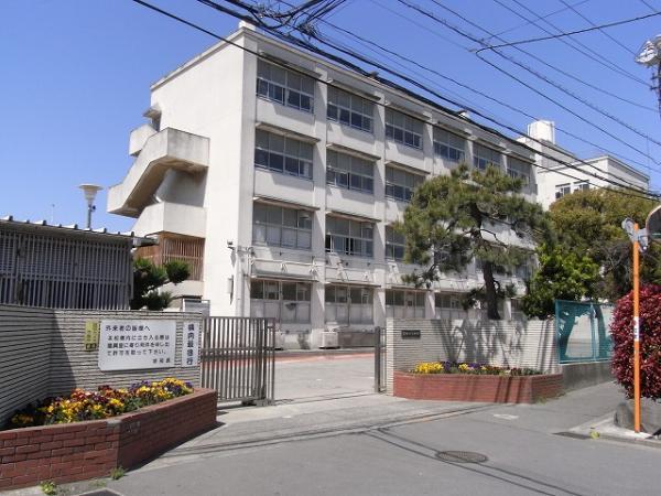 Junior high school. 2440m to Taisho junior high school