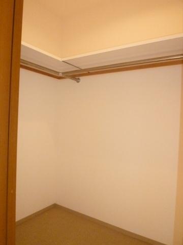 Non-living room. 7 Pledge Walk-in closet