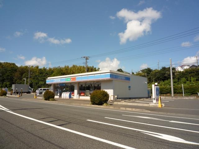 Convenience store. There is a Lawson at the entrance of the residential area, Something useful.
