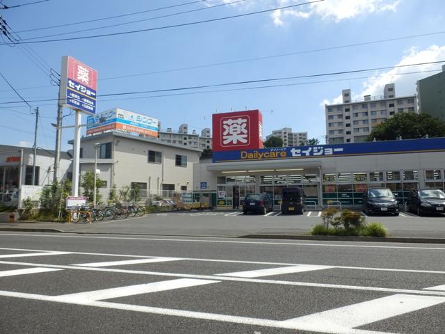 Drug store. Along the ring road is a convenient shopping.