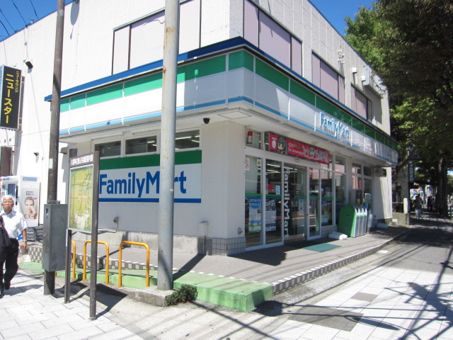 Convenience store. FamilyMart 380m to Yokohama Totsuka Machiten (convenience store)