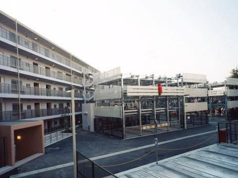 Local appearance photo. Local (10 May 2013) Shooting ・ Popularity of the third floor of the reason can be found here! Another entrance from the north side parking is the same first floor.