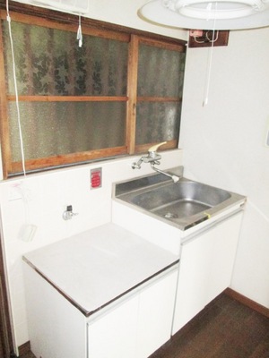 Kitchen. Gas stove can be installed