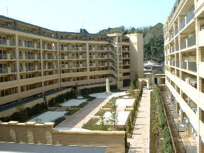 Other common areas. Courtyard, European garden was the Jardin des Tuileries in motif.