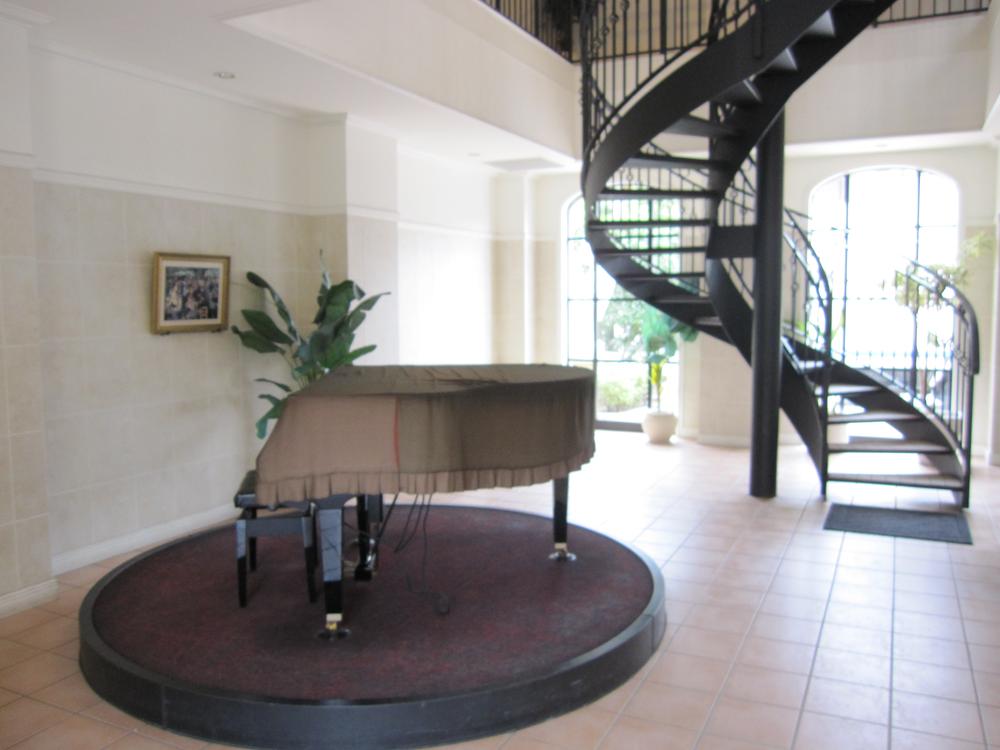 Other. Entrance in the piano