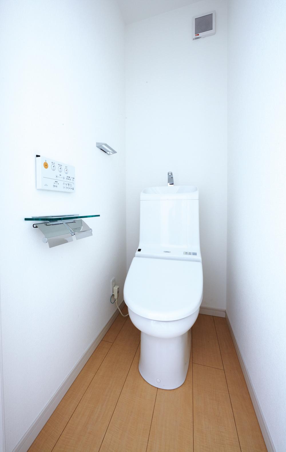 Toilet.  [Same specifications Photos] Toilet cleanliness bidet & warm toilet on upper and lower floors two places