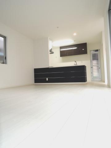 Same specifications photos (living). 17 Pledge of living (first floor)