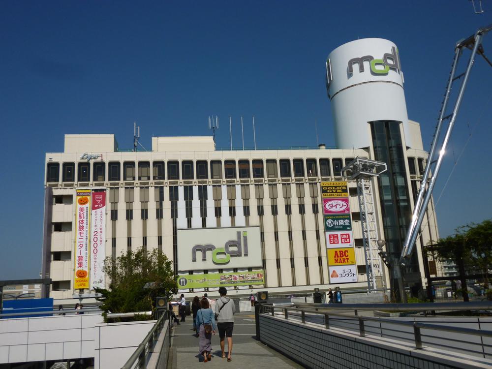 Shopping centre. Totsuka Station commercial facilities famous tenant opening of adjacent "modi" is within walking distance.