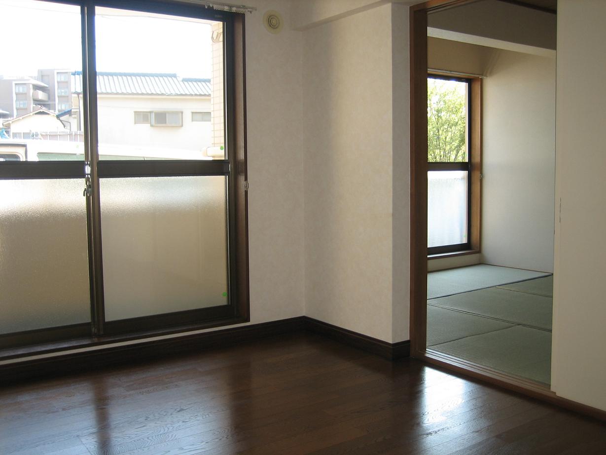 Living and room. The back of the Japanese-style renovation in Western-style!