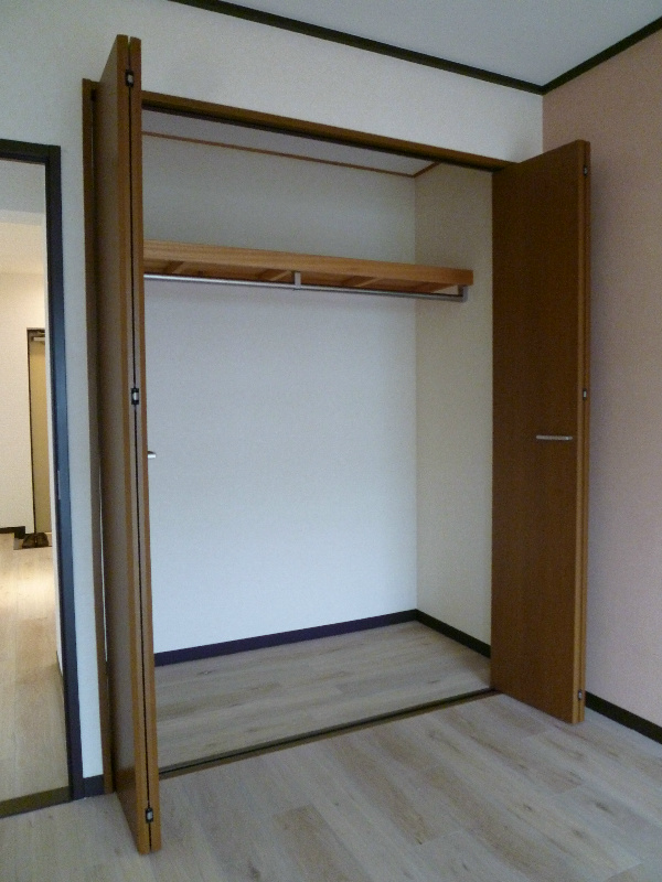 Receipt. Western-style 7.3 Pledge closet