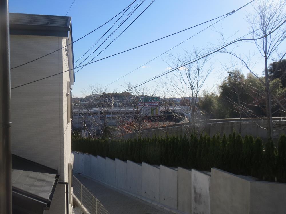 View photos from the dwelling unit. View from the site (November 2013) Shooting