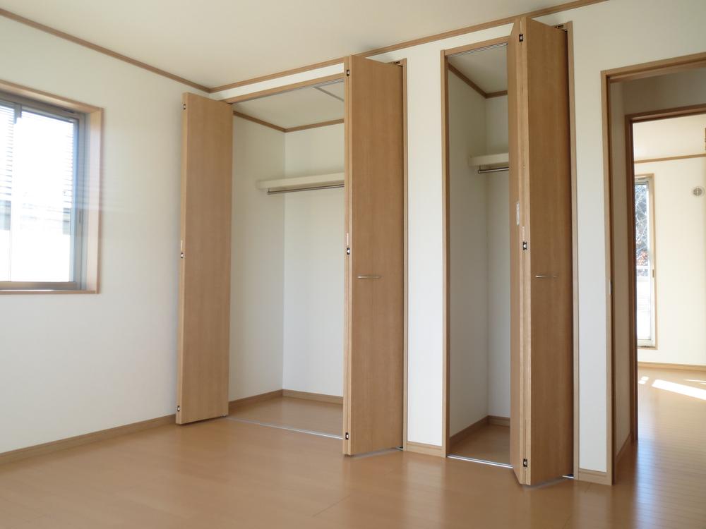 Receipt. Western-style: black - easy to clean up with with georgette and storage compartment!