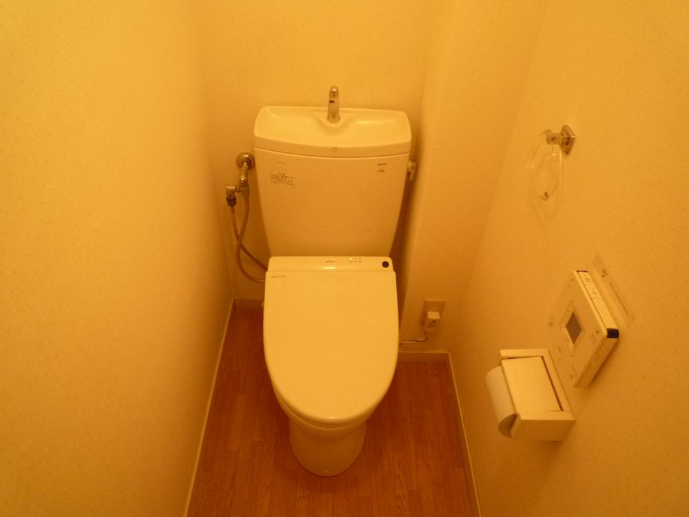 Toilet. Indoor (September 2013) Shooting